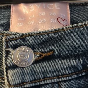 BRAND NEW! Star cropped jeans light wash